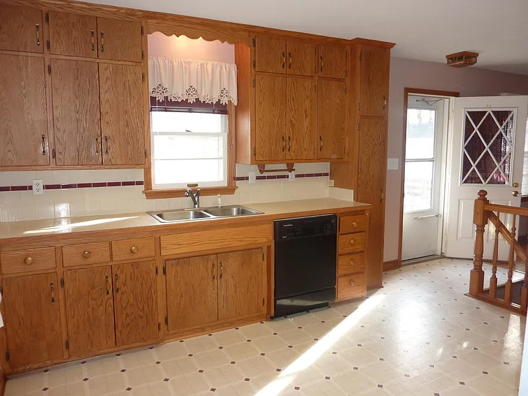 2726 Chippewa Ave — Photo 3