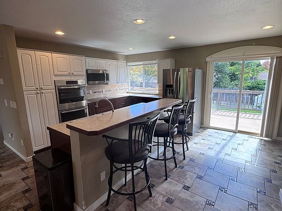 5th image of 401 Chukar Ct