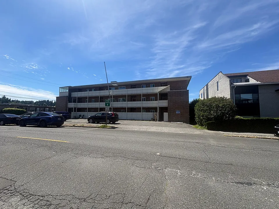 230 3rd Ave S