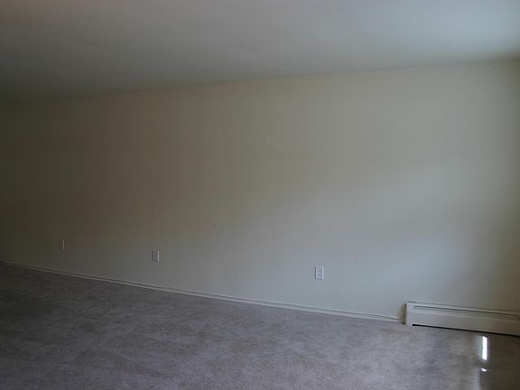 3rd image of 527 Bloomfield Ave APT B1