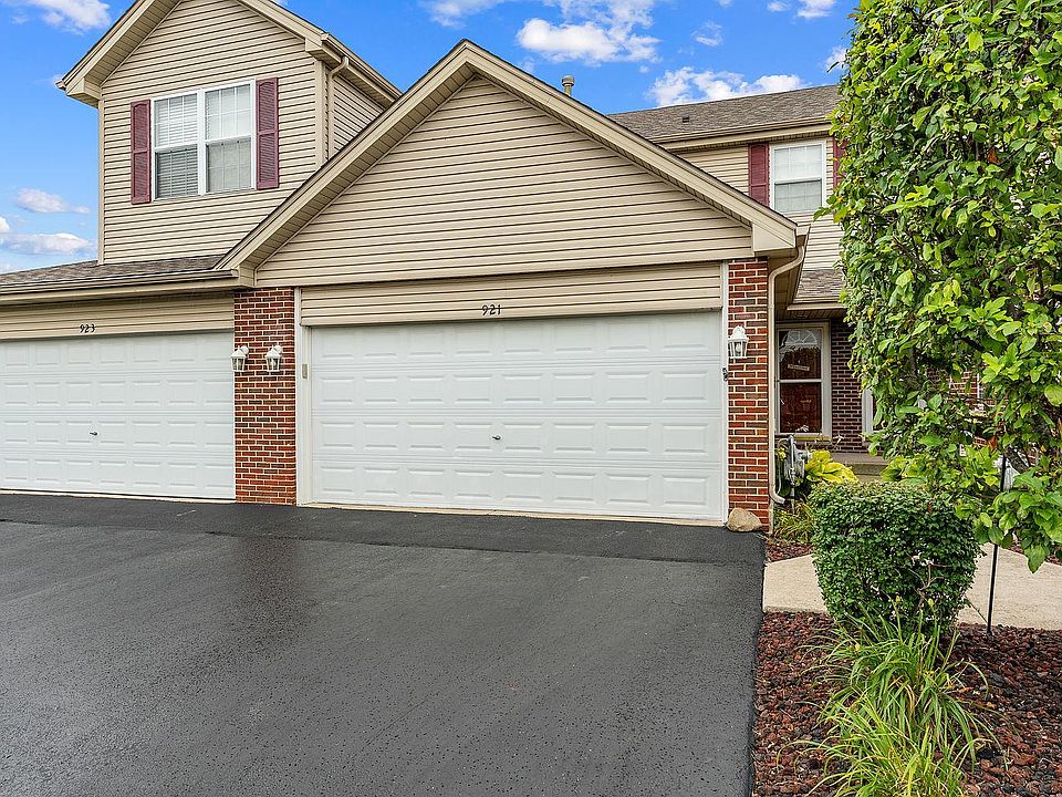 1st image of 921 Foxwood Ct