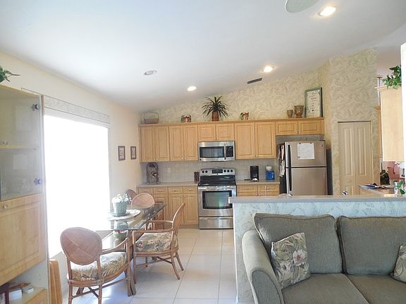 4th image of 3463 SW Pindo Palm Ln
