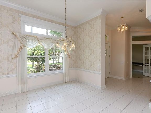 5th image of 4919 Shoreline Cir
