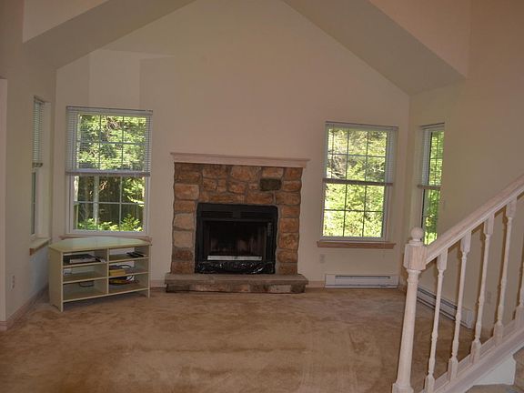 3rd image of 648 Cayuga Dr