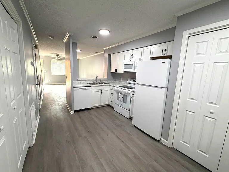 31 Canterbury Ct — Photo 5