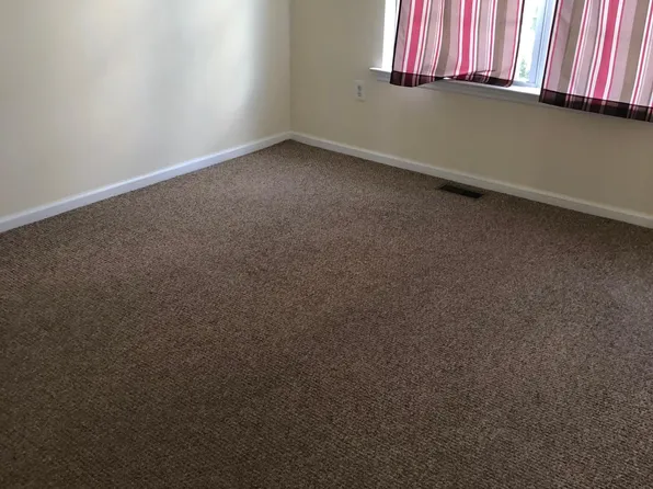 16 Guisborough Way, Edison, NJ 08820