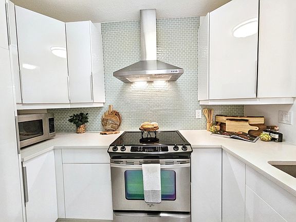 4th image of 6530 N Ocean Boulevard #1080
