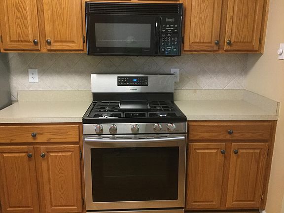 5th image of 802 Langdon Ln