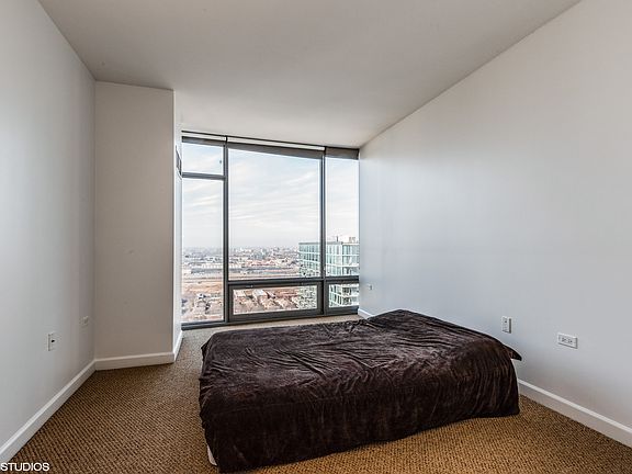 4th image of 100 E 14th St APT 2707