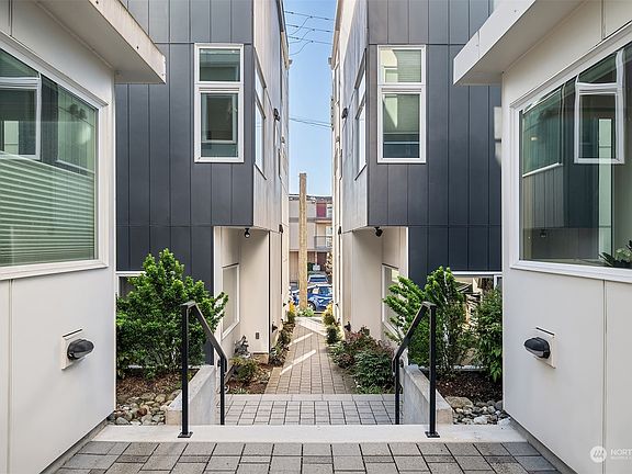 3rd image of 2308 Franklin Avenue E #B