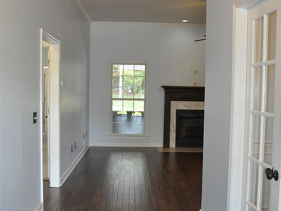 3rd image of 101 Hidden Creek Cir