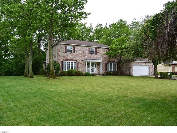 3rd image of 126 Windbrook Dr