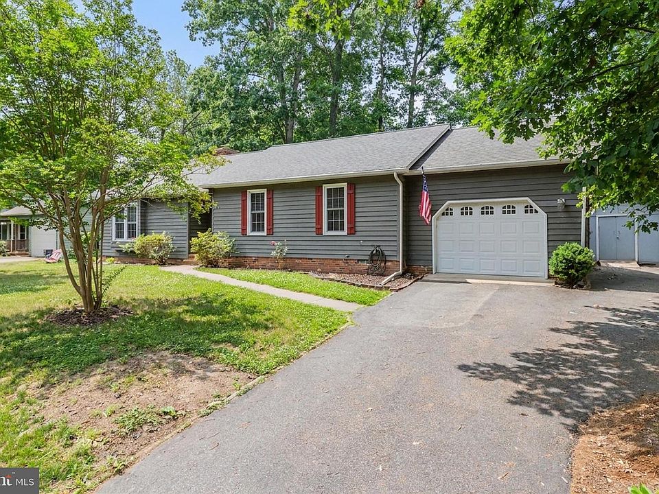 1st image of 204 Bowen Dr