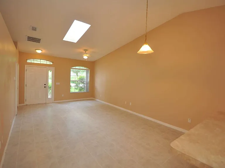 69 Rose Dr #B — Photo 4