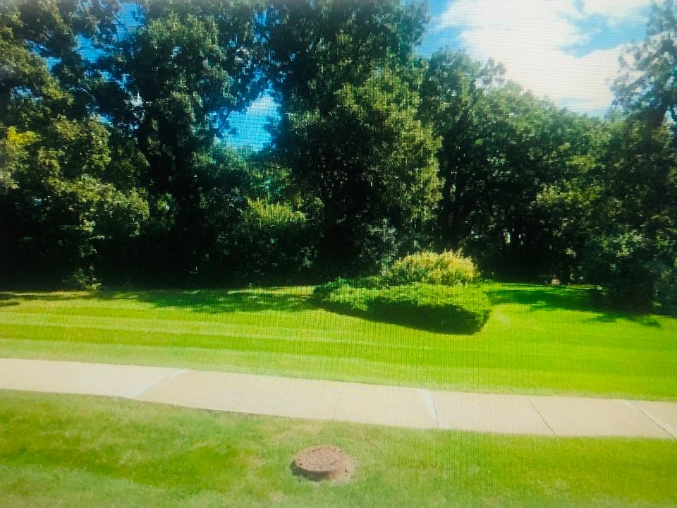 1st image of 2104 Crestwood Dr