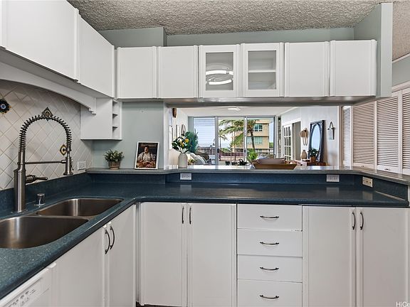 4th image of 204 Kapahulu Ave APT 604