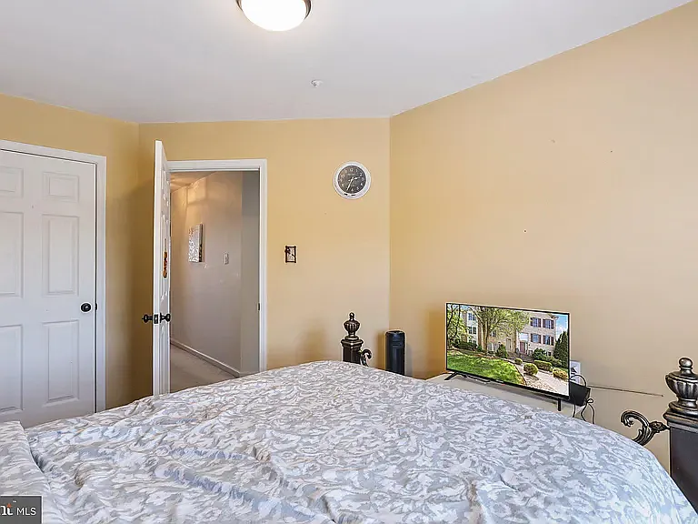 1127 Lindsay Ln — Photo 21