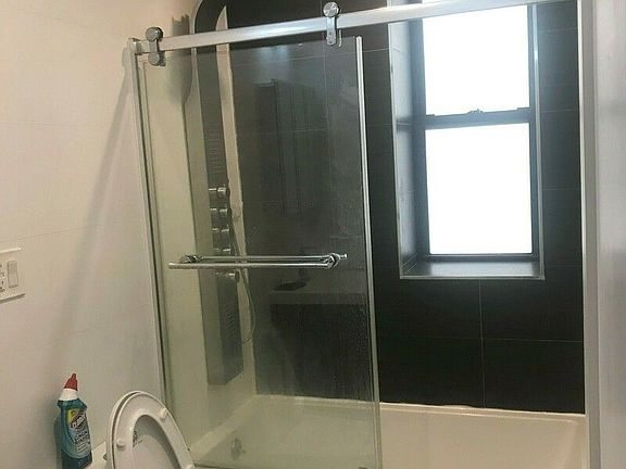 2nd image of 25 Saint Nicholas Ter APT 3