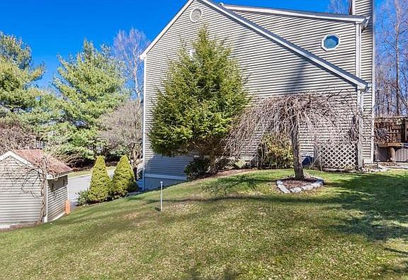 3rd image of 704 Kensington Way
