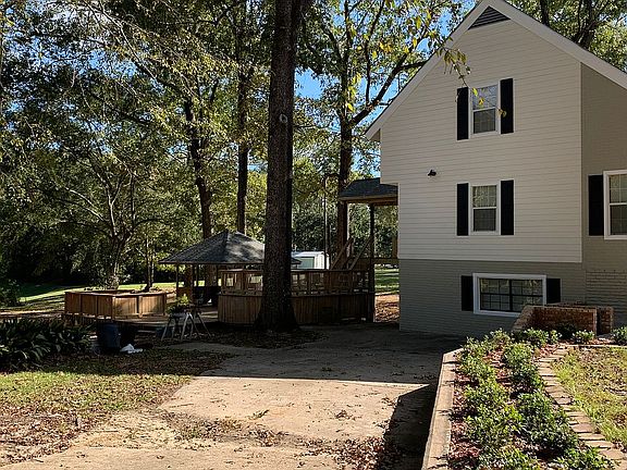 2nd image of 10913 Wakefield Dr S