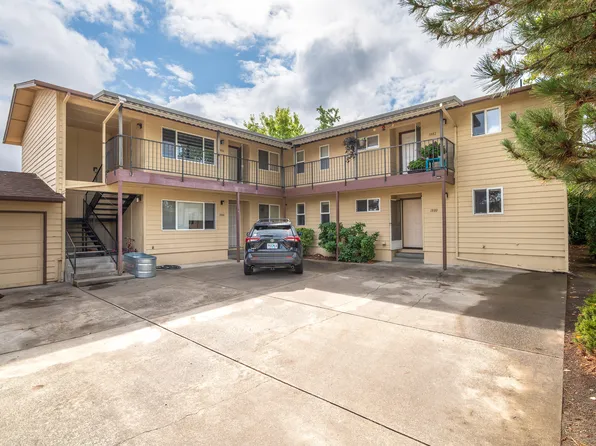 1880 Medart Ln, Grants Pass, OR 97527