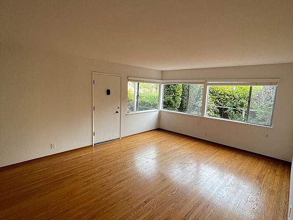 2nd image of 315 Waverley St APT 2
