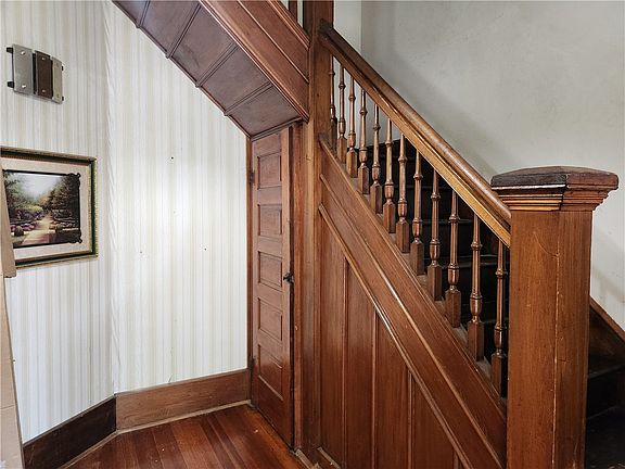 5th image of 210 S Washington St