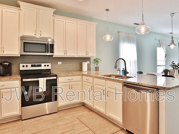 4th image of 813 2nd Ave S