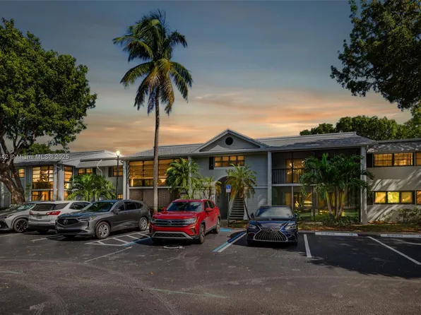 933 NE 199th St APT 207, Miami, FL 33179