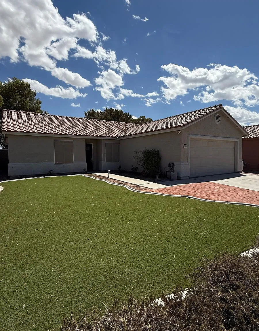 3 bed, 1348 sqft, $2,250 — Photo 2
