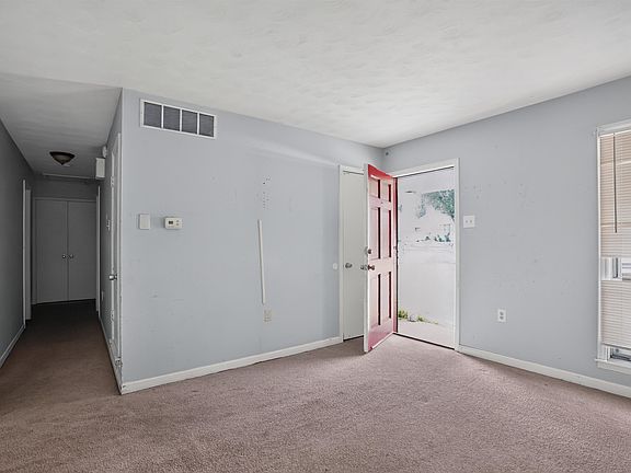 4th image of 2794 Lake Park Rd