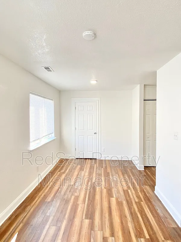 3 bed, 1.0 bath, 960 sqft, $1,595 — Photo 4