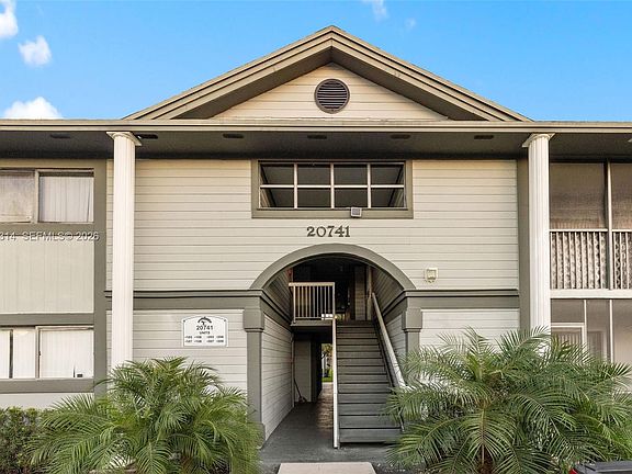 2nd image of 20741 NE 4th Ct APT 207