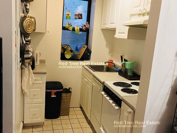 5th image of 829 Beacon St