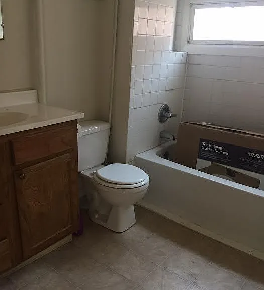 473 E Maxwell St — Photo 5