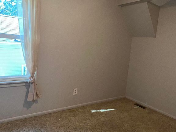 4th image of 741 N Park St