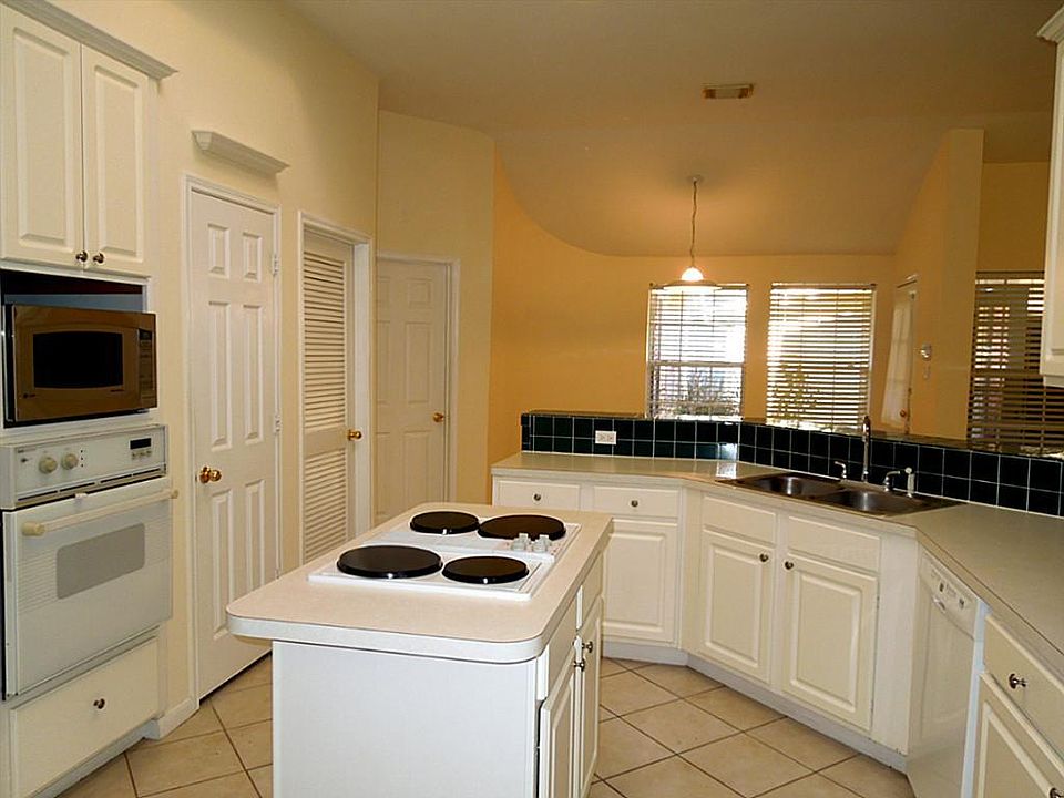 1st image of 214 Knoll Forest Dr