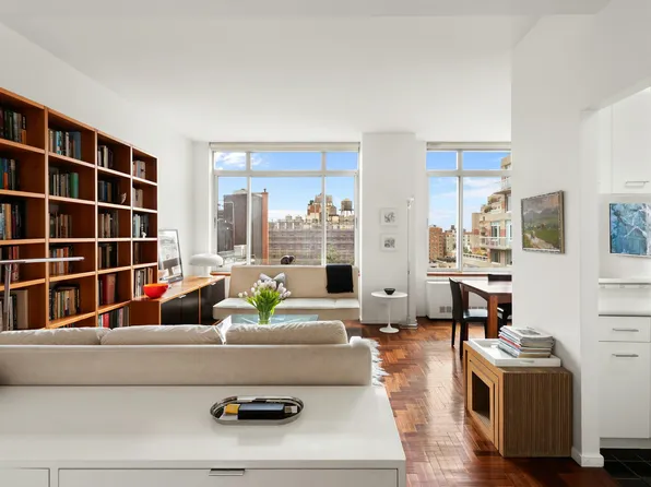 2373 Broadway 1610 image 2 of 5