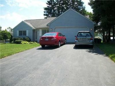 32 Manor Ln, Middleport, NY, 14105