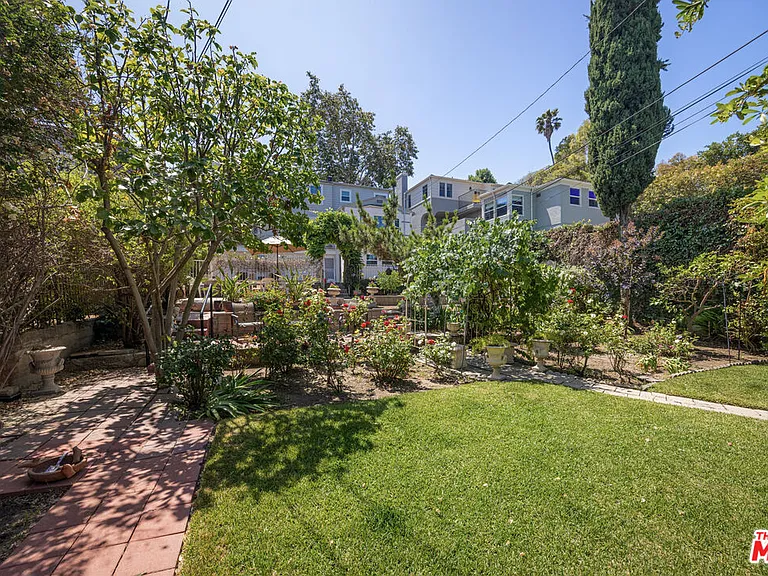 2411 Saint George St — Photo 23