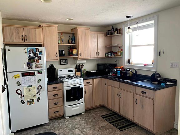 5th image of 107 Lawrence St #1