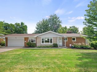 1904 Linden Dr, Valparaiso, IN 46383