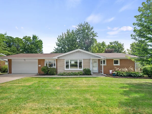 1904 Linden Dr, Valparaiso, IN 46383