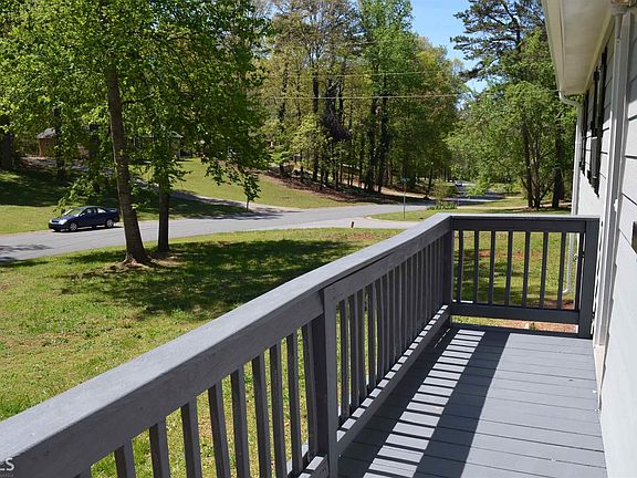 2nd image of 882 Brighton Dr