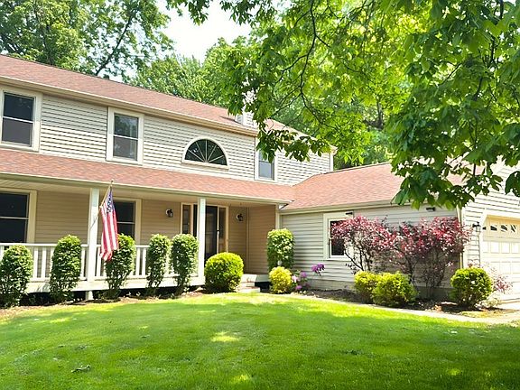 2nd image of 690 Lanark Ln
