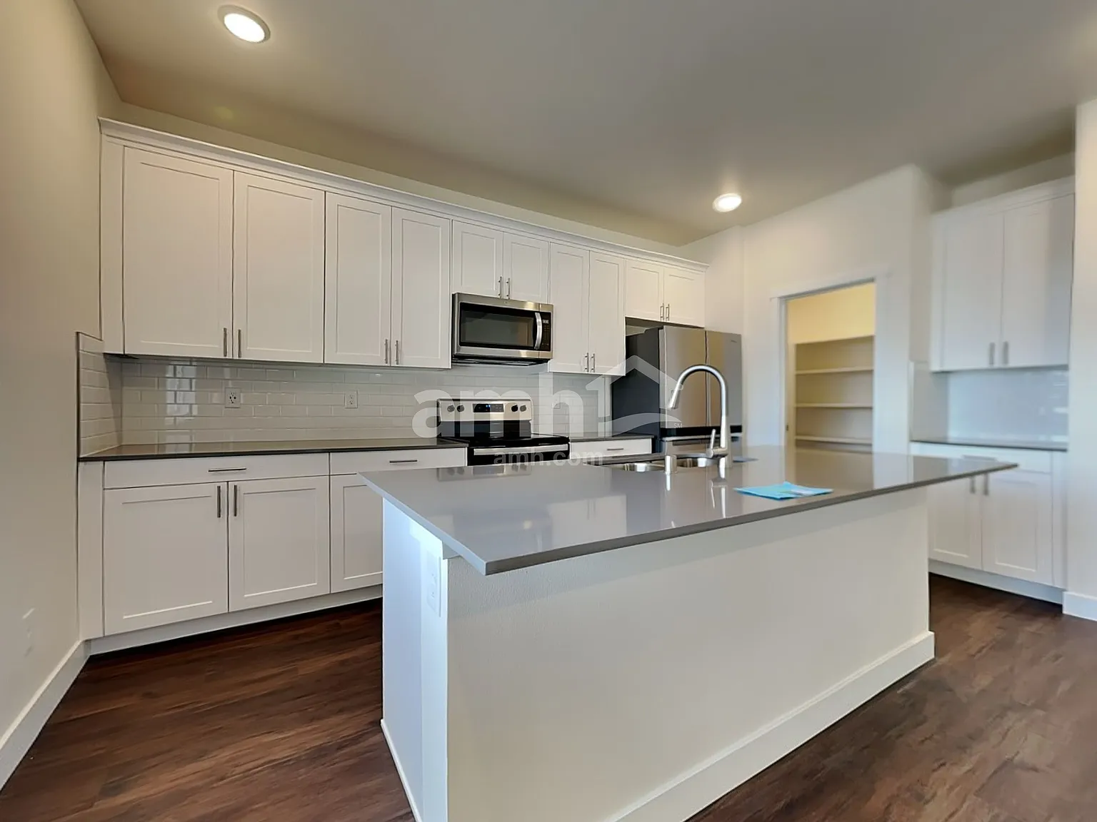 5 bed, 3.0 bath, 2434 sqft, $3,315 — Photo 3