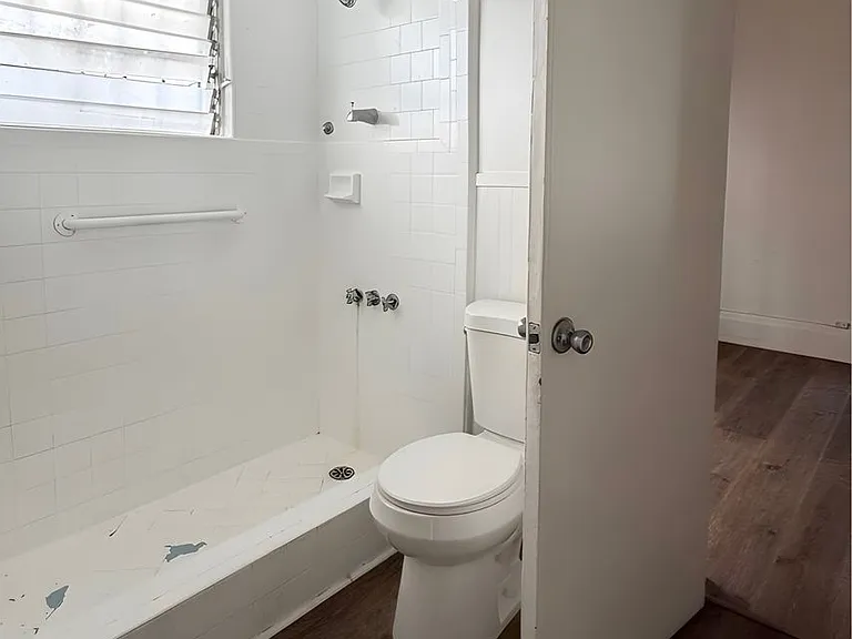 531 W 5th St — Photo 11