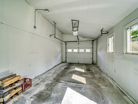 4th image of 19 Hilltop Place #19