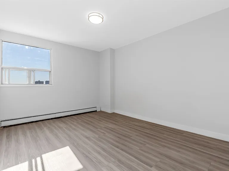 20 Graydon Hall Dr — Photo 15