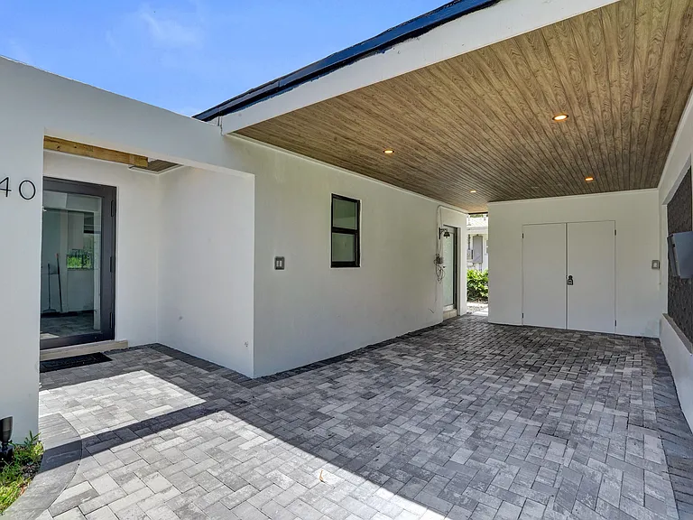 840 SW 3rd St — Photo 4